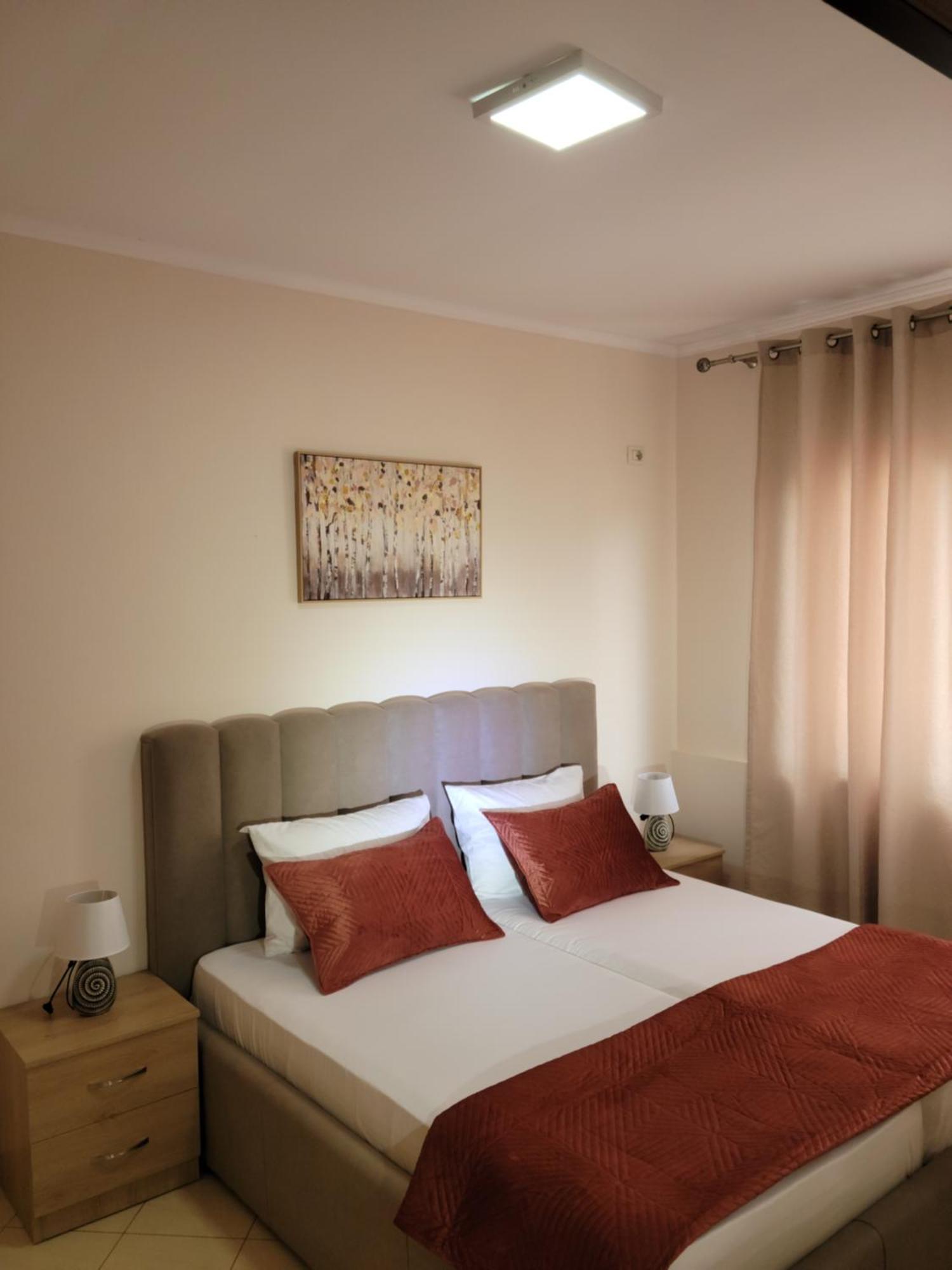 Gledis Apartment Tirana - Panoramic City Terrace Buitenkant foto